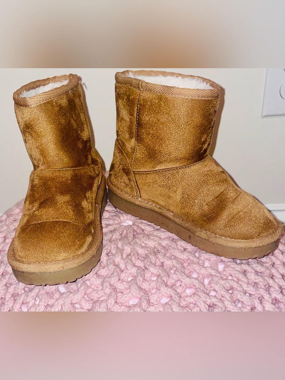 The Children’s Place Girls Size 12 Tan Faux Suede Sherpa Lined Winter Boots